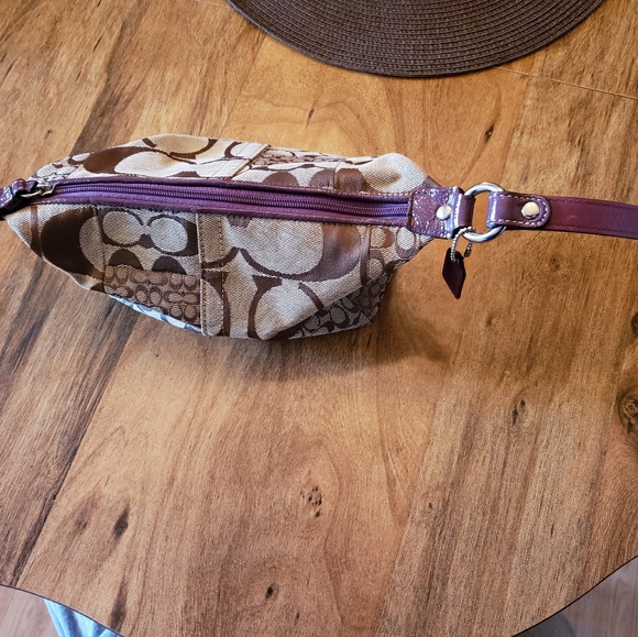 Coach brand small purse great condition zip - Picture 2 of 6